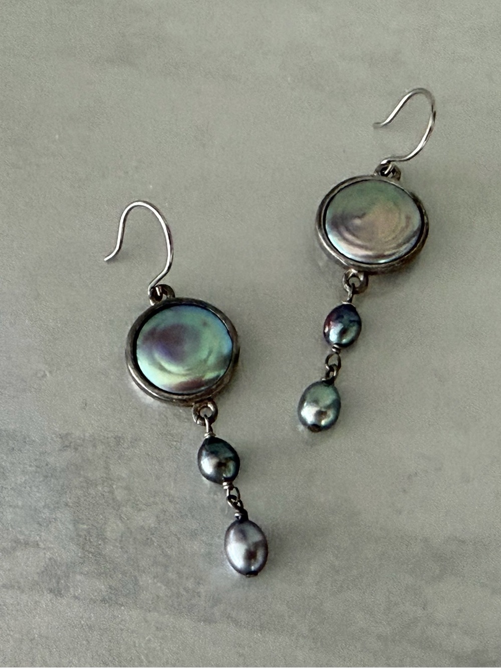 Lovely Vintage Kenneth Cole Silvertone Mother-of-Pearl/Black Pearl Drop Earrings